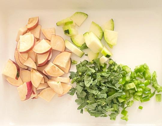 馬肉とほろにが野菜の夏ごはん作り方２