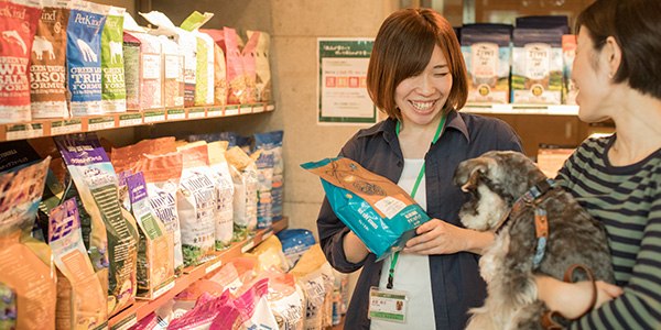 ショップ店員接客画像